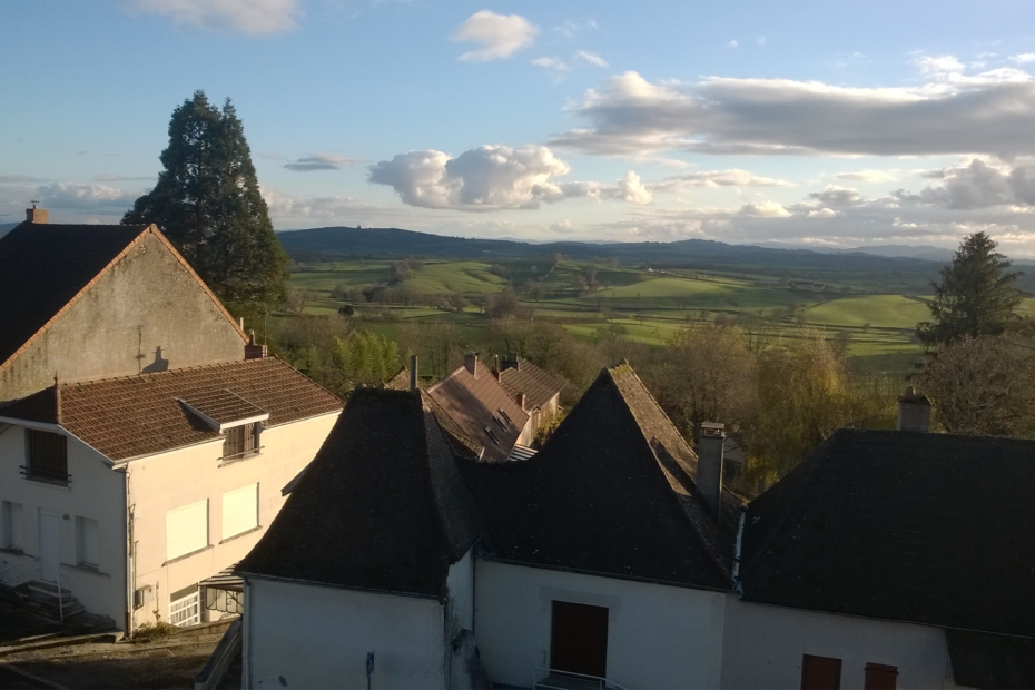 Vue sur le bocage depuis le bourg de La Guiche © La Guiche