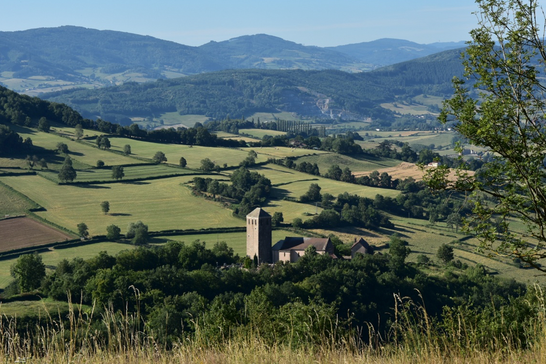 L’église de Château et les paysages de la vallée du Repentir ©Château Patrimoine